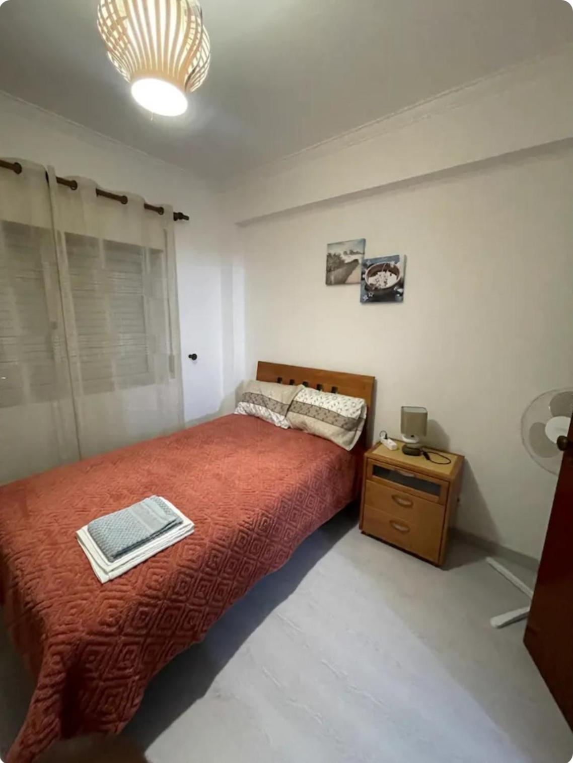 Quarto Calmo E Acolhedor Lägenhet Almada Exteriör bild