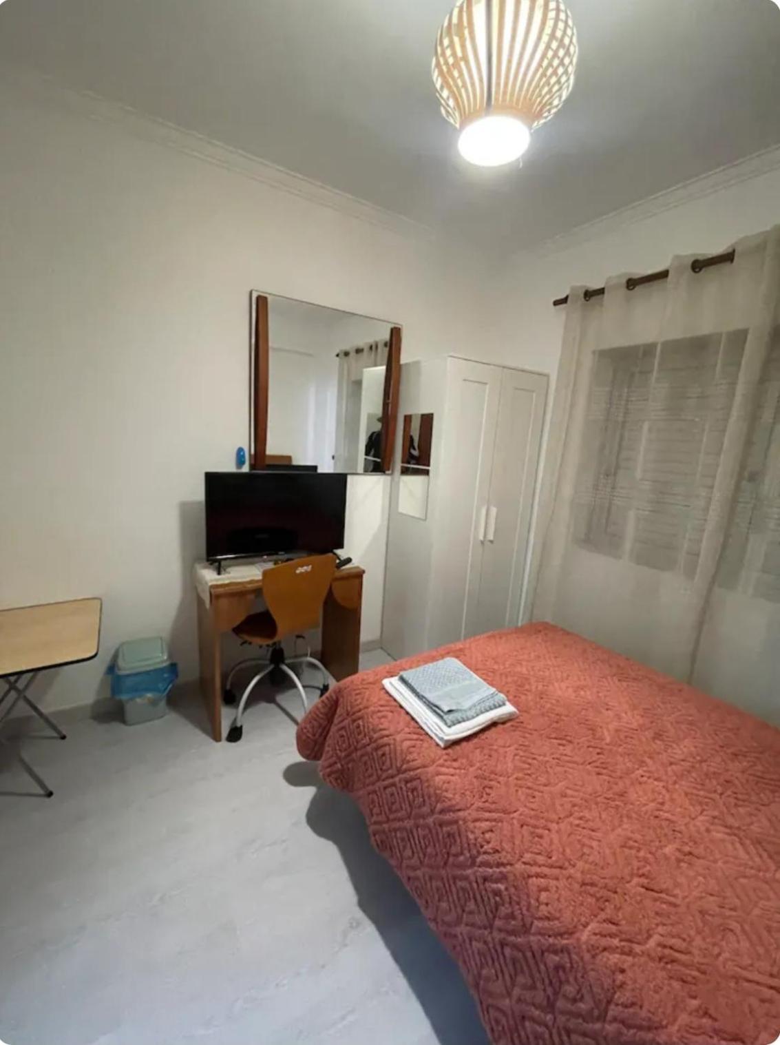Quarto Calmo E Acolhedor Lägenhet Almada Exteriör bild